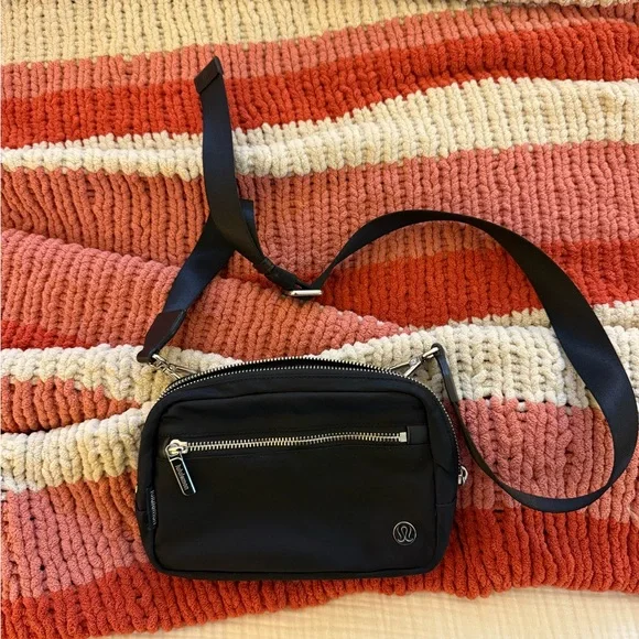 lululemon athletica Black Crossbody Bag - Picture 3 of 8